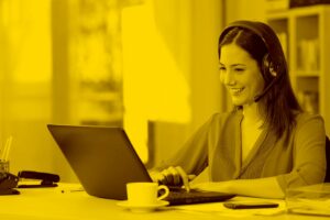 frau-arbeitet-im- homeoffice-und- nutzt-dabei- maja.cloud-als- desktop-as-a- service